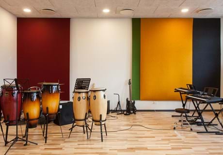 fraster, filt, felt cover, rumafskærmning, roomdivider, akustik, uld filt, inspiration, design, indretning, afskærmning, filtgardin, anne trolles skole